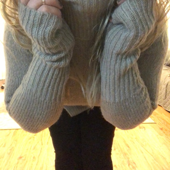 Wildfang Women’s asymmetrical sweater - Picture 5 of 5